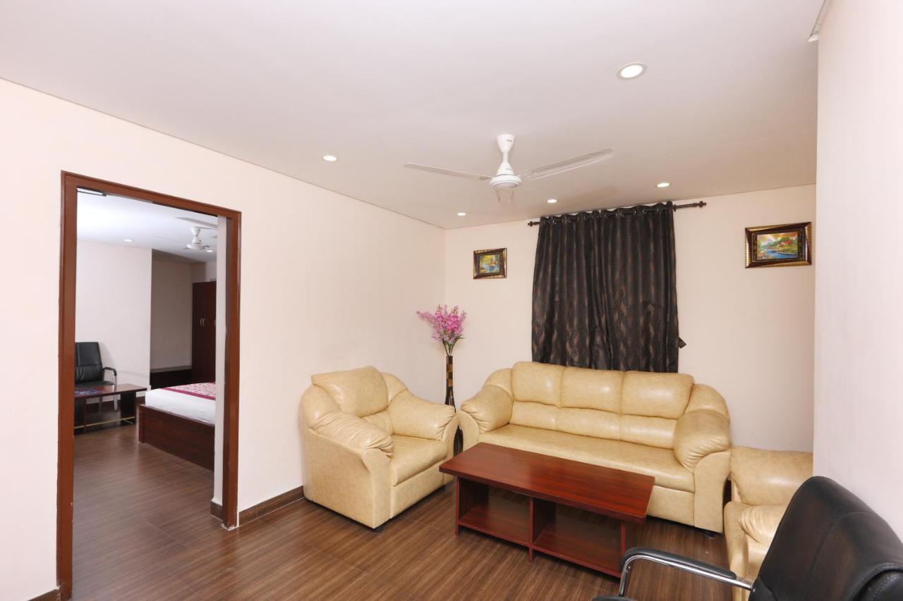 מלון צ'נאי Oyo 1001 Palmtree Corporate Anna Nagar מראה חיצוני תמונה